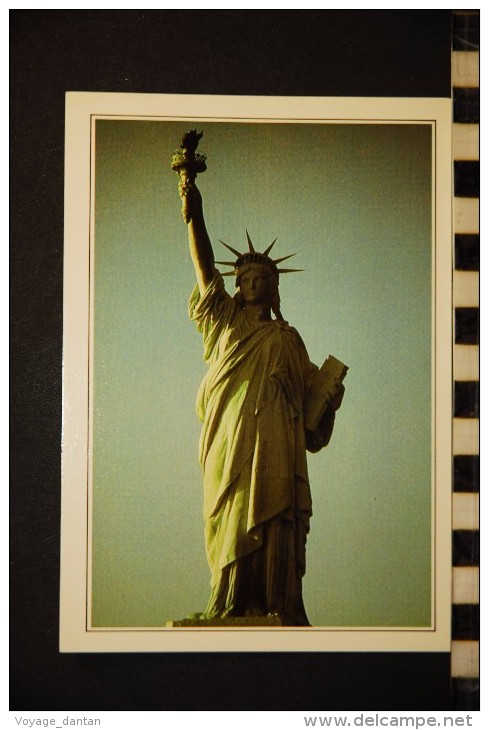 NEW YORK     LA STATUE DE LA LIBERTE - Statua Della Libertà