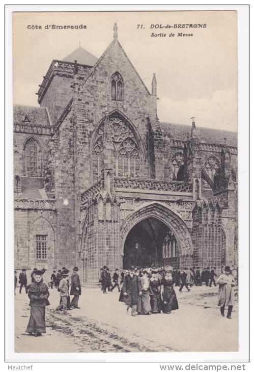 Côte D'Emeraude - Dol De Bretagne - Sortie De Messe - Circulé 1928 En FM - Dol De Bretagne