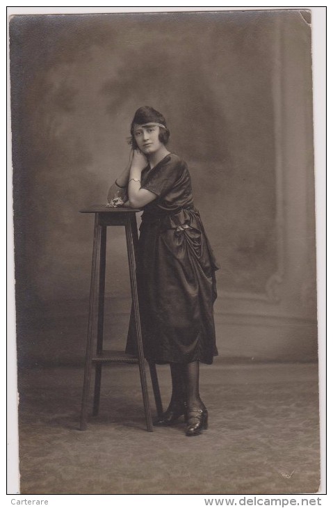 Carte Photo  Juif,juive Polonaise,1922,photographed'art Grémeaux,lyon,10 Rue De La Barre,tampon ,écriture Hébraique,rare - Jewish