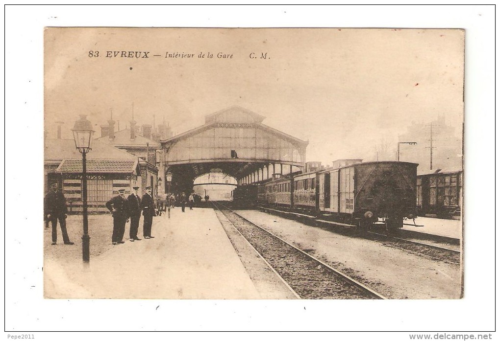 CPA 27 :    Evreux : Intérieur De La Gare : Quais - Train - Bâtiments - Animation - Evreux