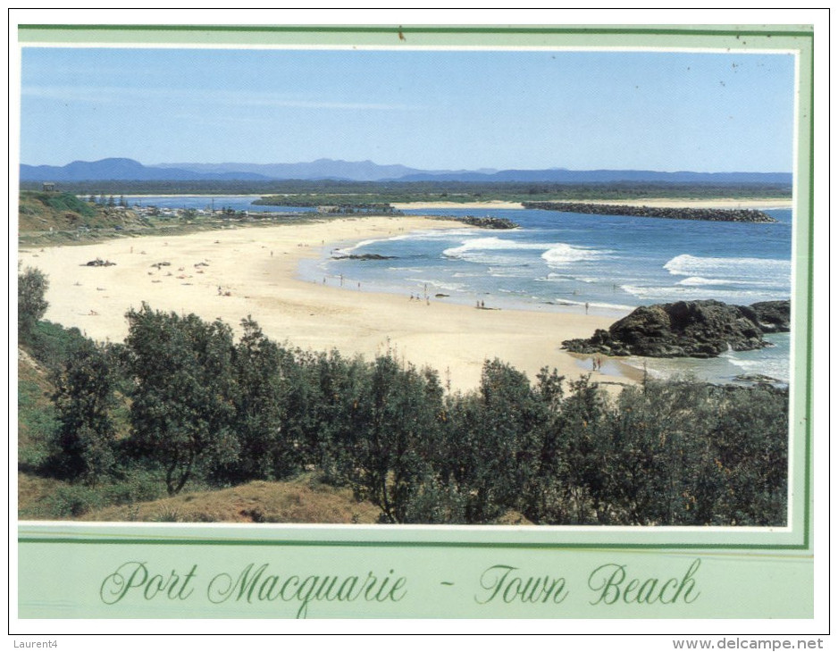 (538) Australia - NSW - Port Macquarie Town Beach - Aborigines