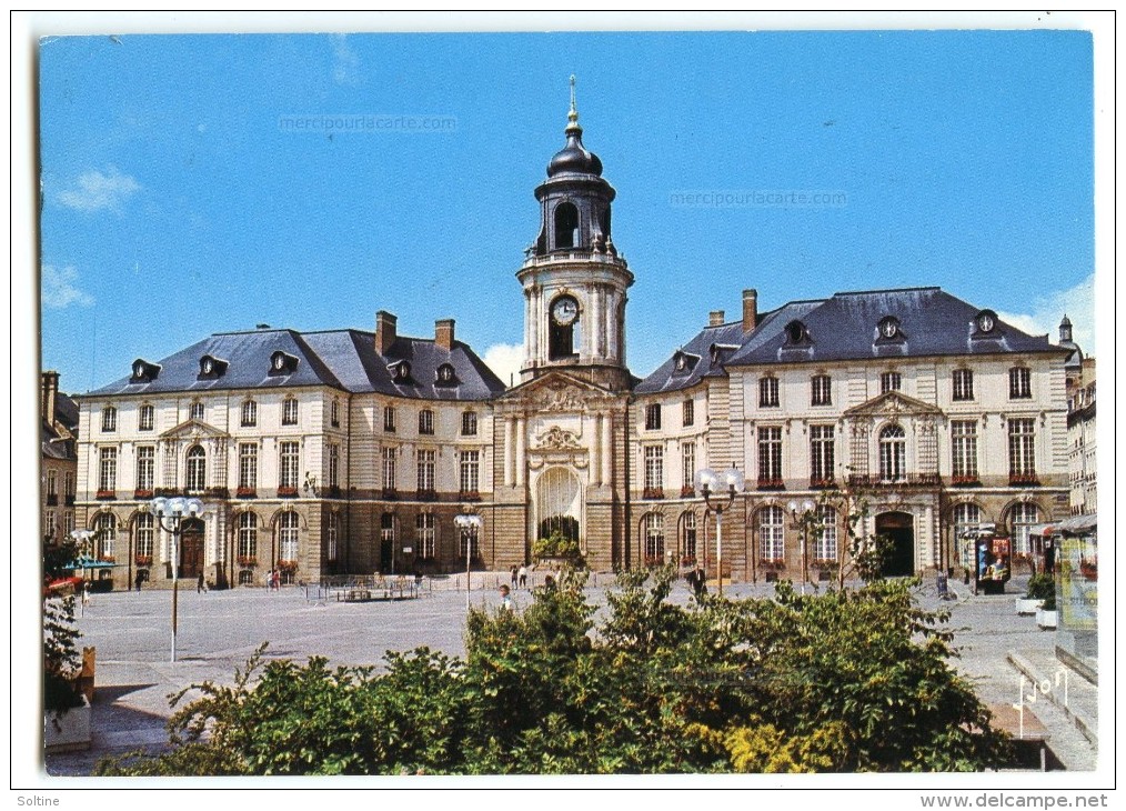 Cp RENNES - Le Centre Piétonnier Et L'Hôtel De Ville - écrite 1987 (pour Jeux) - Rennes