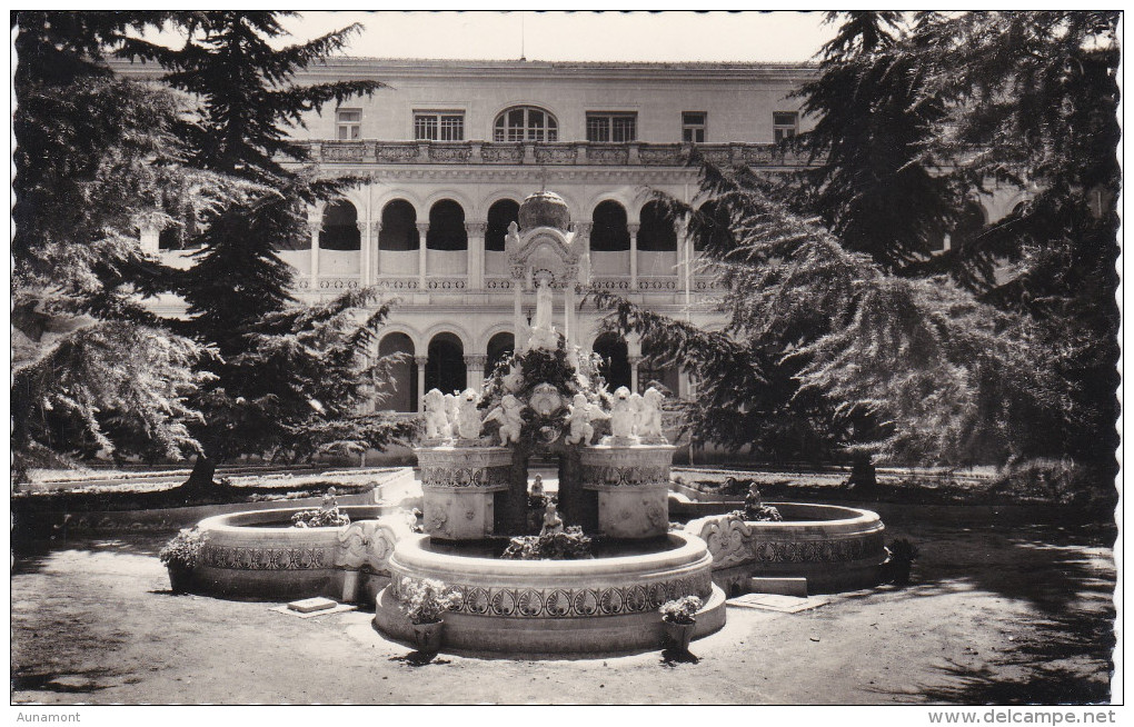 España--Guadalajara--Adoratrices--Patio Central--a, Francia - Guadalajara