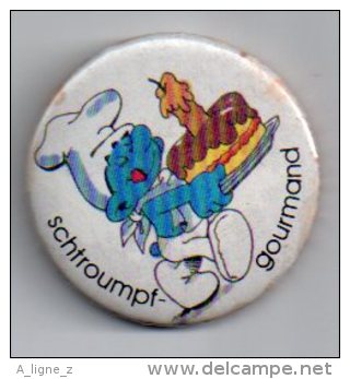 REF XXX Badge Ancien 1980 (no Pin's) SMURF Les Schtroumpfs Schtroumpf Gourmand - BD