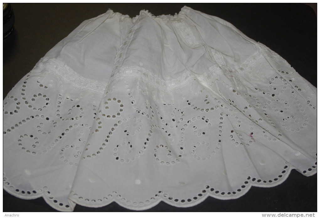 JUPON Fond De  ROBE  BRODERIE Et Passementerie COTON Enfant Ou POUPEE - 1900-1940