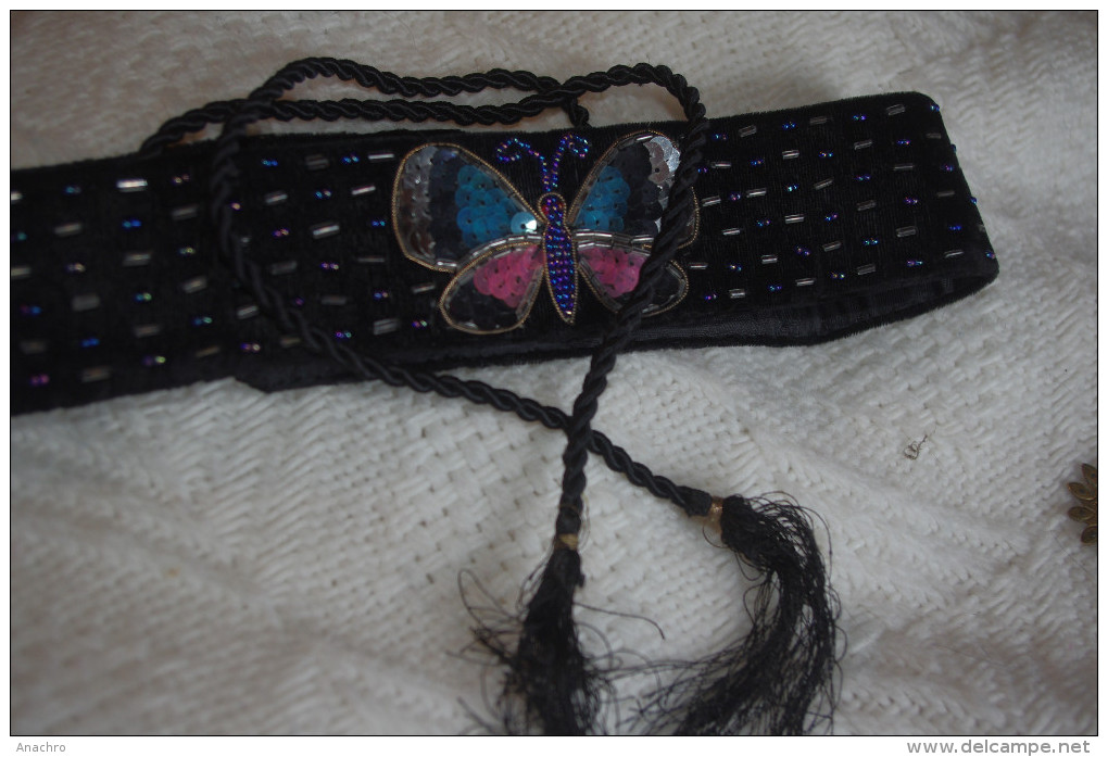 CEINTURE BRODEE VELOURS NOIR PERLES Et PAILLETTES PAPILLON SATIN - Broekriemen En Gespen