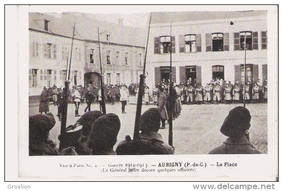 AUBIGNY (P DE C)  GUERRE 1914 1915 LA PLACE (LE GENERAL JOFFRE DECORE QUELQUES OFFICIERS) - Aubigny En Artois