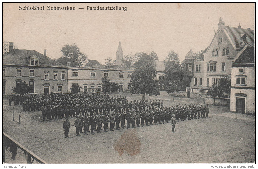 AK Schloss Schmorkau Schlosshof Paradeaufstellung Militär Parade Bei Königsbrück Kamenz Neukirch Schwepnitz Feldpost - Königsbrück