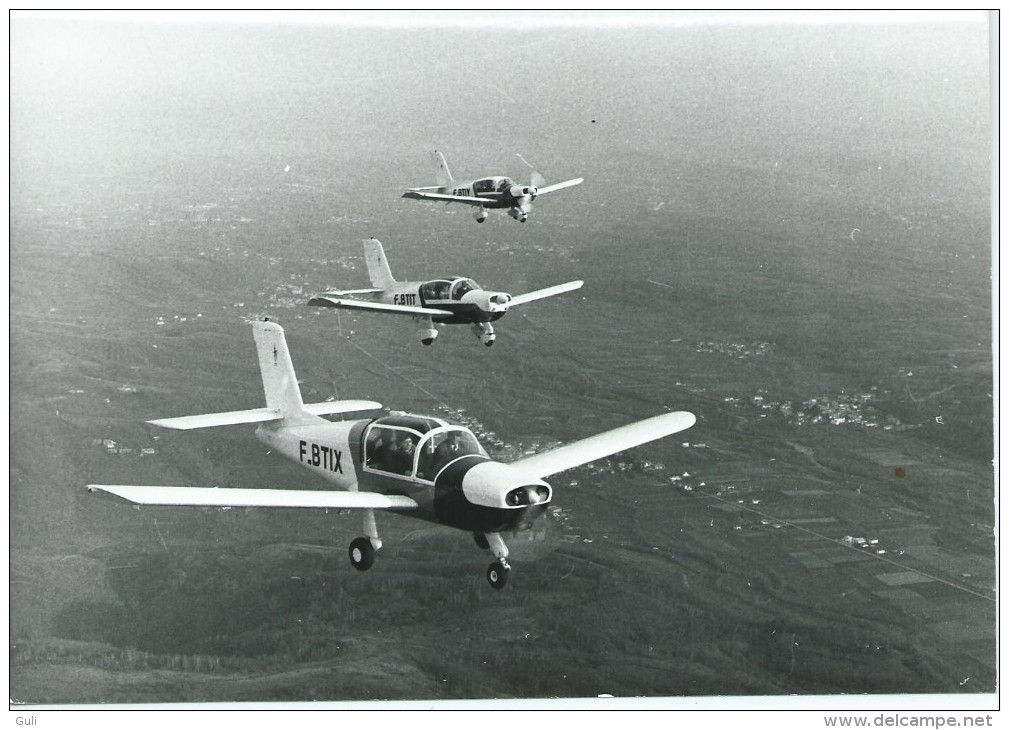 Photo  AVIATION Avion Avions (Commodore ? )F-BTIX (Cliché Aérospatiale  N°C 4887) PHOTO Format 18 X 13 CMS - Aviation