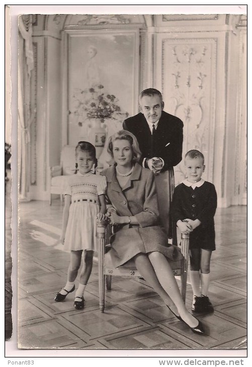 -- MONACO: Le  Prince Rainier, Princesse Grace, Albert  Et Caroline - 1965 Timbre 0,25 Rainier Et Flamme Monaco - - Palais Princier