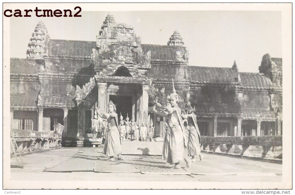 CAMBODGE BALLET KHMER DANSEUSE DEVANT LE TEMPLE D&acute;ANGKOR-VAT DANSEUSE CAMBODGIENNE DANCE ASIA CAMBODGIA - Cambodge