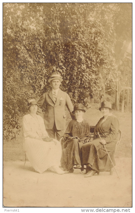 NICE - Belle Carte Photo Portrait Homme Avec Femmes Réalisé Par Photo. AMBROSI 16, Av. Georges Clémenceau à NICE - Otros & Sin Clasificación