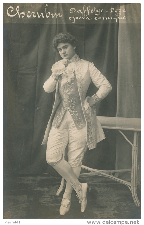 FEMMES - FRAU - LADY - SPECTACLE - ARTISTES 1900 - OPERA - JEANNE DAFFETYE DEZE Dans "CHERUBIN " - Opéra