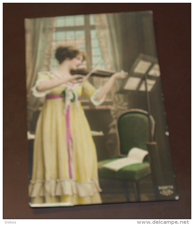 Musik Dame Mit Geige Víolon Violin  Geigenspielerin Musician Musicien    #AK 5439 - Music And Musicians
