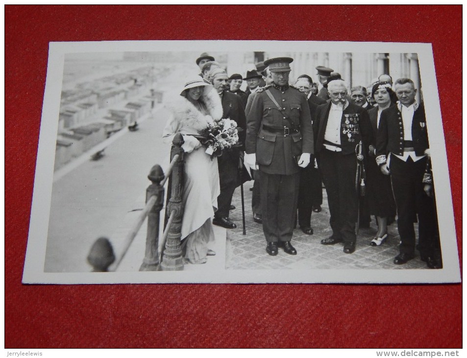 S.A.R. Le Roi Albert I Et La Reine Elisabeth En Visite  à La Côte Belge - Familles Royales