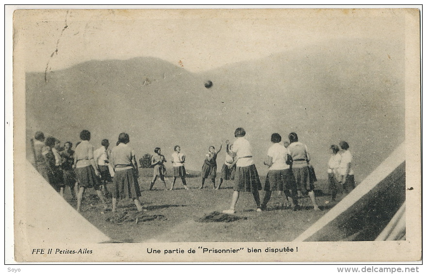 Une Partie De Balle Aux Prisonniers  Prisonnier FFE II Petites Ailes Federation Eclaireuses Scout - Scoutisme