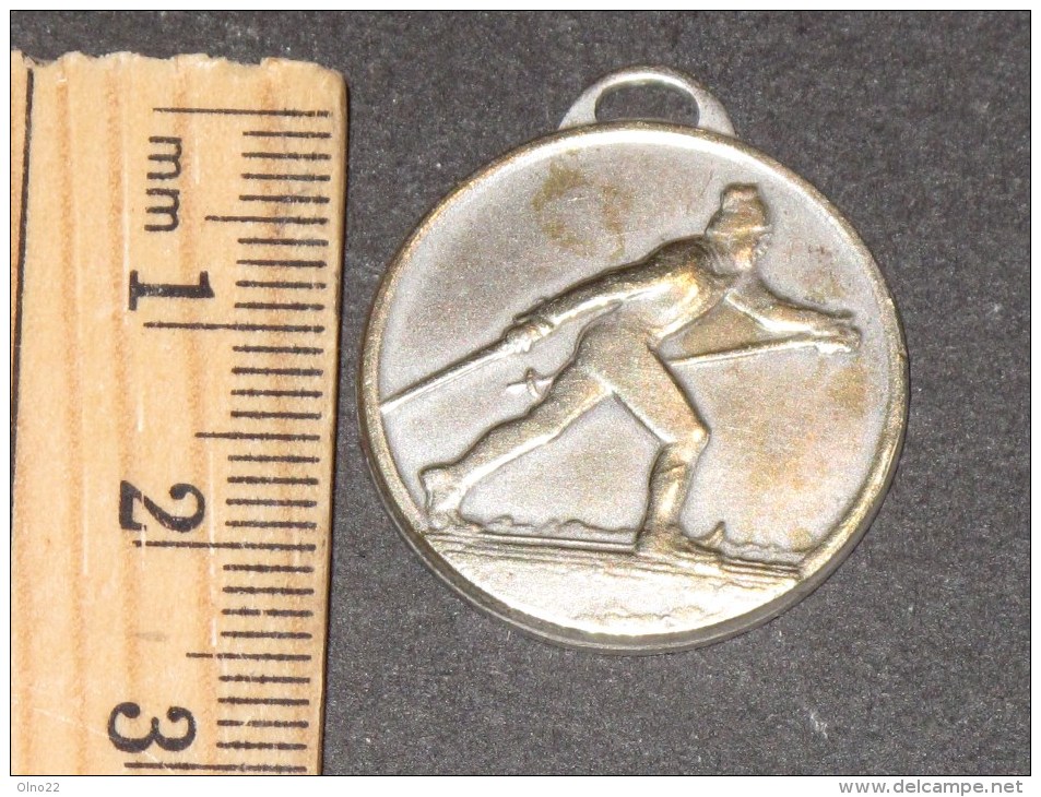 Médaille Gendarmerie Nationale (française) - Médaille Argentée (argent ?) Pas De Poiçon. Skieur Sur Avers - 1 - Police & Gendarmerie