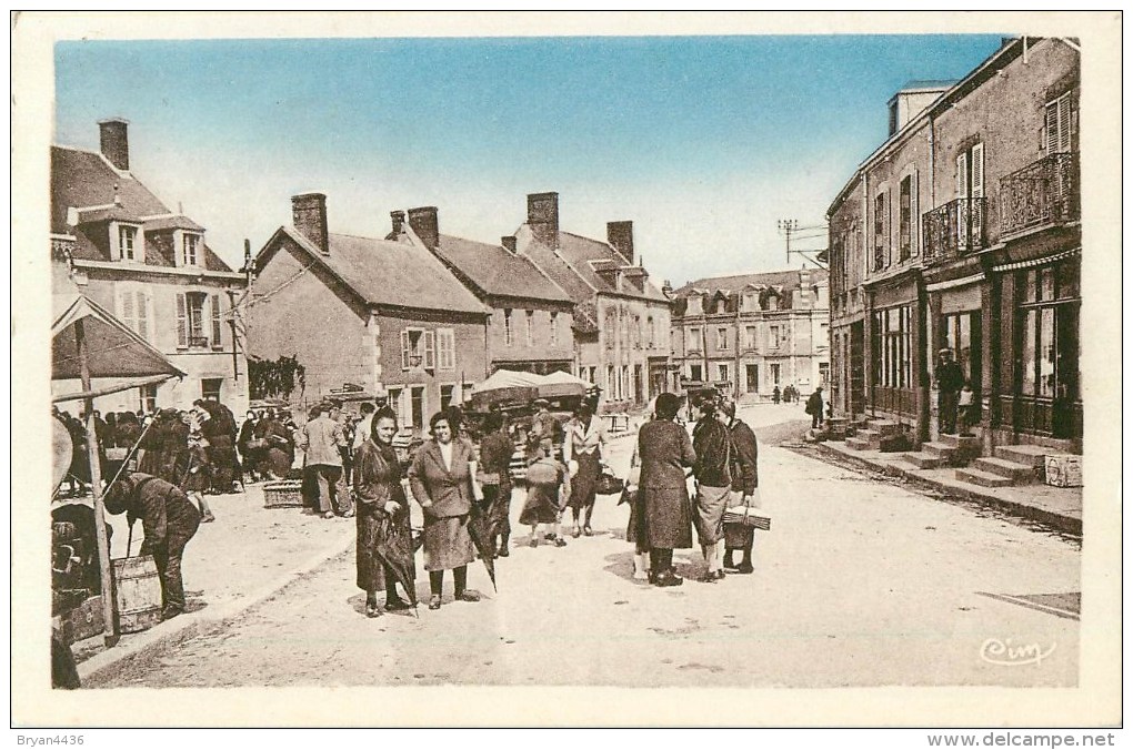 18 - Préeranges - Le Marché - Cpa Animée - Cher -  Voir 2 Scans. - Préveranges