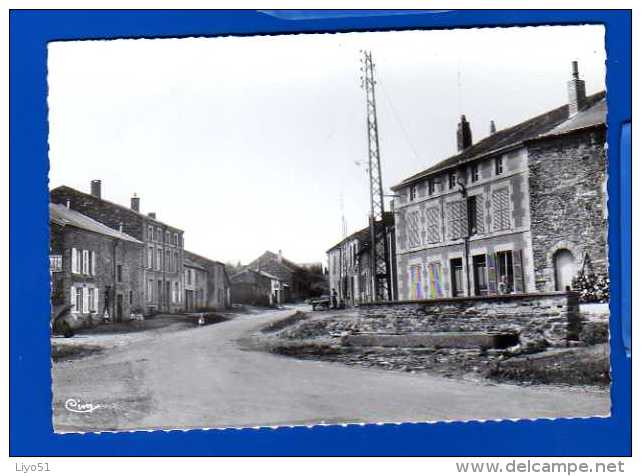 LES MAZURES ARDENNES  . Dix grandes dentelées . bon état.., sauf un gd pli signalé .