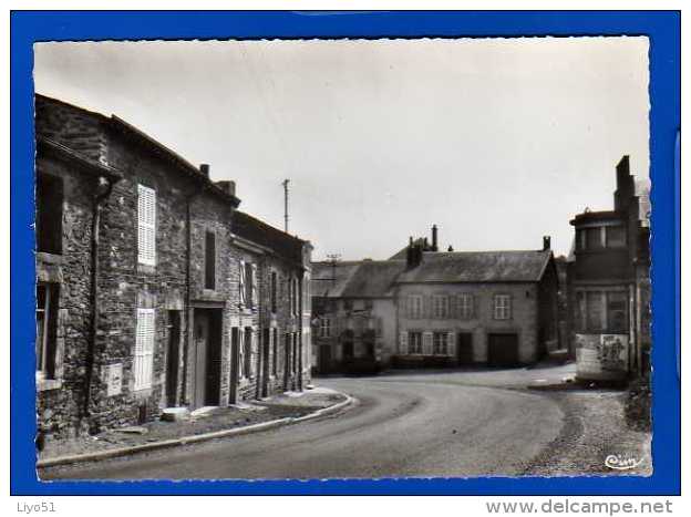 LES MAZURES ARDENNES  . Dix grandes dentelées . bon état.., sauf un gd pli signalé .