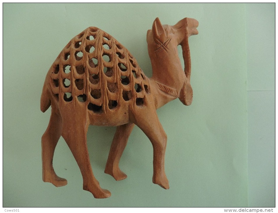 Dromadaire  Et Son Petit à L'intérieur En Bois Sculpté - Wood
