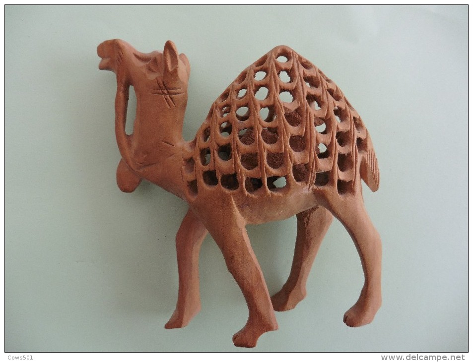 Dromadaire  Et Son Petit à L'intérieur En Bois Sculpté - Bois