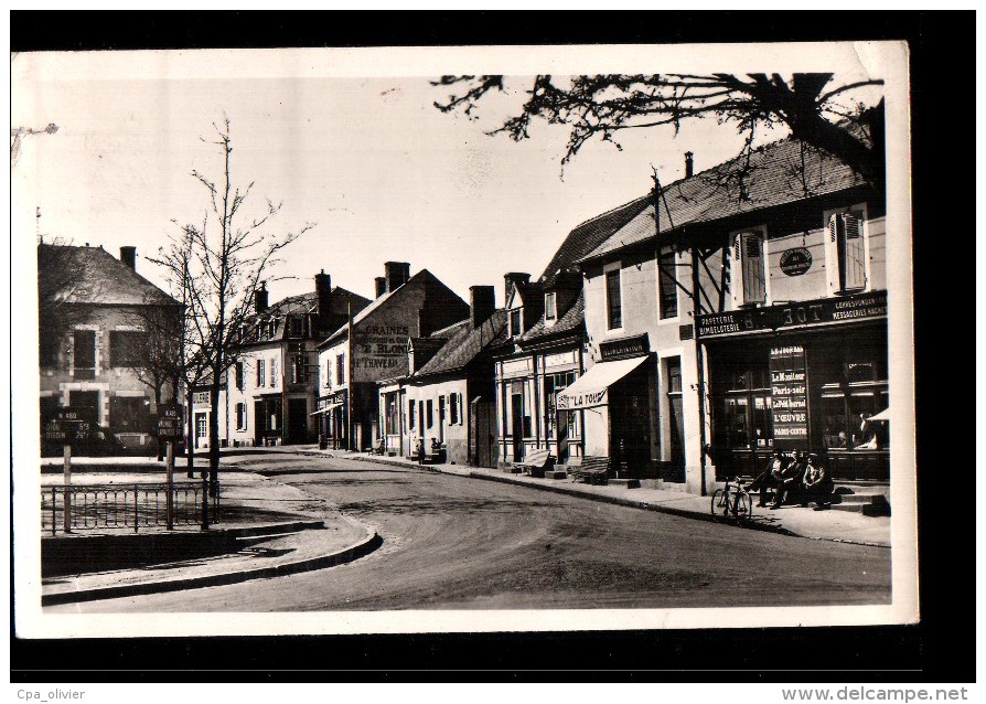 03 DOMPIERRE SUR BESBRE Place Du Kiosque, Papeterie Barbot, Ed Barbot, CPSM 9x14, 1953 - Other & Unclassified