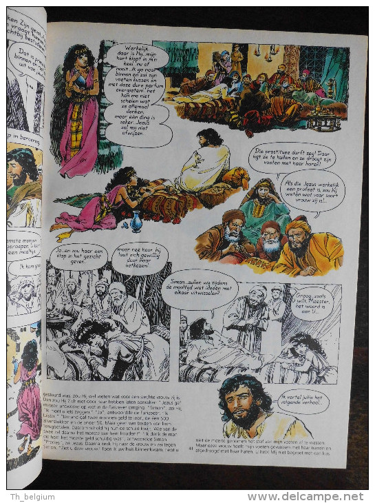 Boek - Strip - ´Hij Leefde Onder Ons´ 128 Blz´n Over Het Leven Van Jezus Van Nazareth (katholieke Leer) - Autres & Non Classés