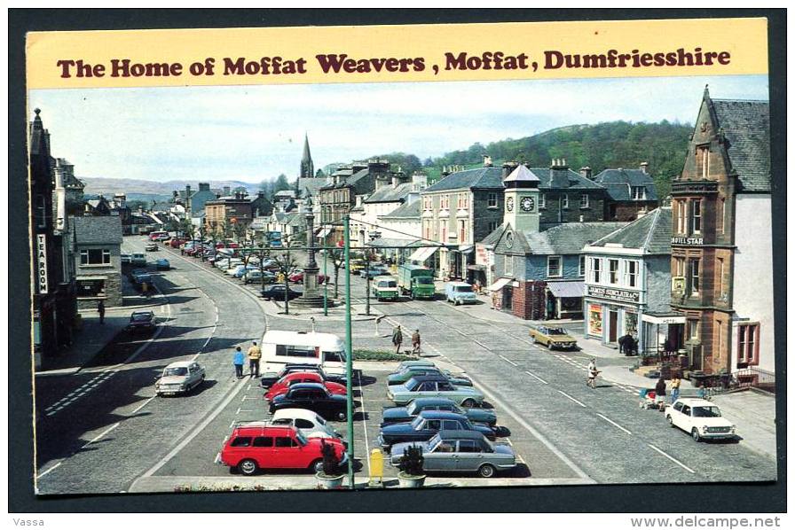 MOFFAT-  HIGH STREET - The Home Of Weavers . Cars , Voitures , Autos - Dumfriesshire