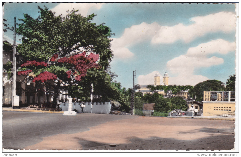 Africa-Camerun--Douala--Vue Sur La Catedrale-Pour, France - Camerún