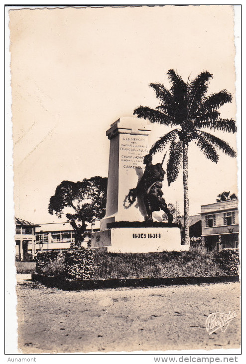 Africa--Camerun--1914-1918--Douala--Le Monument Aux Morts - Camerún