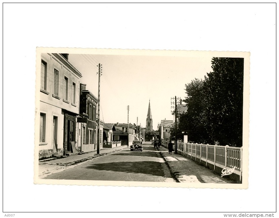 ARES (Gironde) - CPSM - Route De Lège Et L'Eglise + Voiture CITROËN Traction - Arès