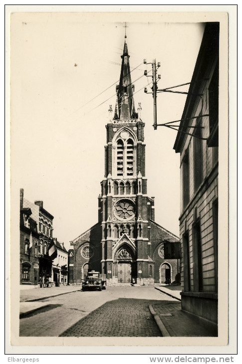 59 - Halluin  - Eglise Saint Hilaire Et Place De L´Eglise  ( Camion Des Années 60.....) - Vrachtwagens En LGV