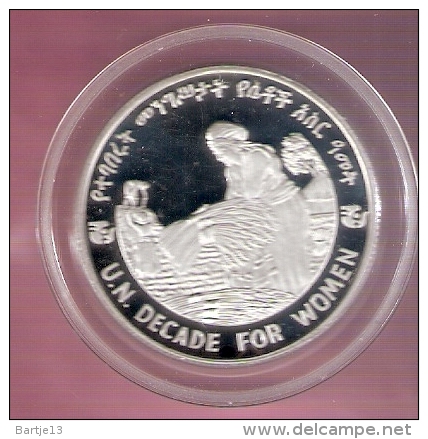 ETHIOPIE 20 BIRR 1984 SILVER PROOF DECADE FOR WOMEN MINT.ONLY 372 PCS  SCARCE KM73 SRATCHES ONLY ON CAPSEL - Ethiopia