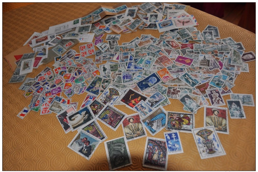 LOT D´ENVIRON 1000/1500 TIMBRES EN VRAC A TRIER FRANCE