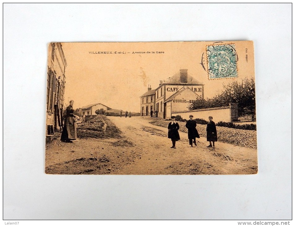 Carte Postale Ancienne : VILLEMEUX : Avenue De La Gare, Café Ecurie, Animé, TRES RARE, En 1905 - Villemeux-sur-Eure