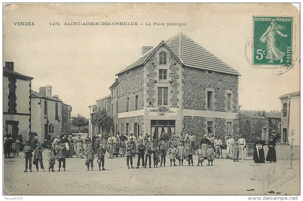 85 SAINT AUBIN DES ORMEAUX  La Place Publique   2 Scans - Other & Unclassified