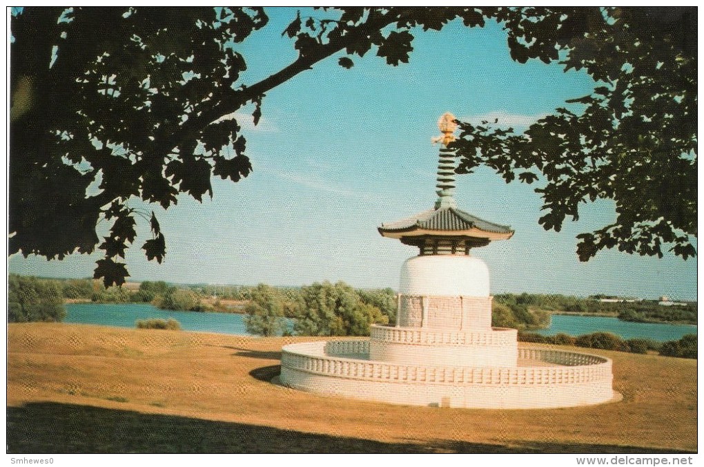 Postcard - Milton Keynes Peace Pagoda, Buckinghamshire. A - Buckinghamshire