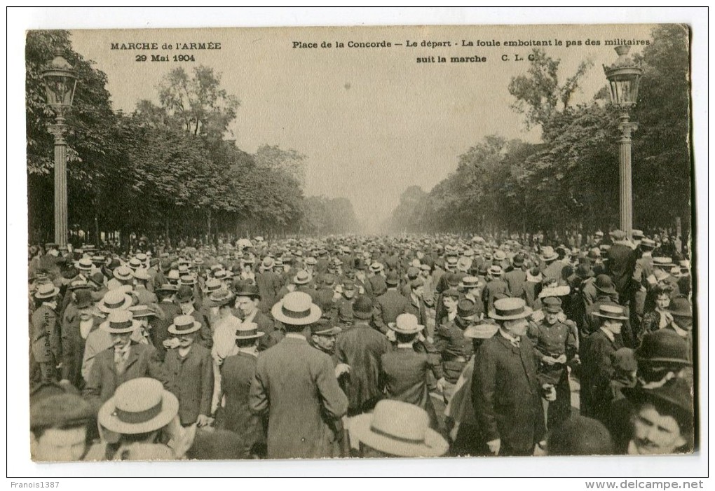 Ref 196 - PARIS 8 - Place De La Concorde - Le Départ - Foule Emboîtant Le Pas Des Militaires - Suit La Marche (1904) - Arrondissement: 08