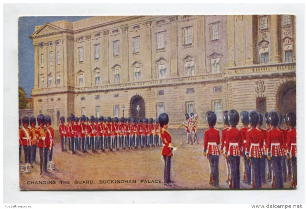 CHANGING THE GUARD, BUCKINGHAM PALACE - Buckingham Palace