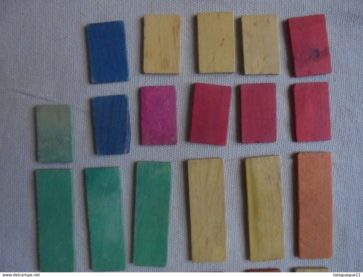 Petit Lot De 32 Pièces De Jeu De Société "Nain-jaune" En Bois - Toy Memorabilia