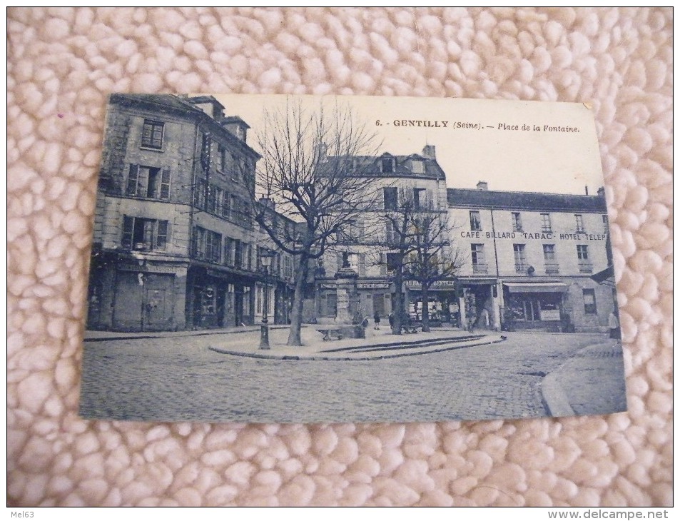 A278. CPA.  94. GENTILLY.  Place De La Fontaine.  Beau Plan Animé. écrite & Voyagée 1931 - Gentilly