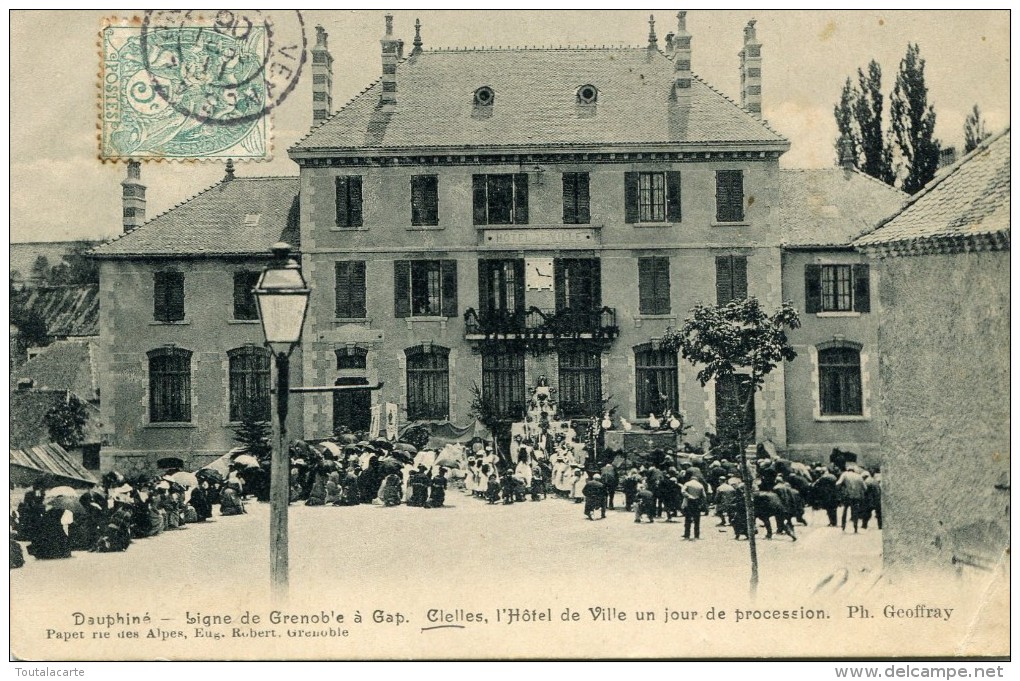 CPA 38 CLELLES L HOTEL DE VILLE UN JOUR DE PROCESSION 1906 - Clelles