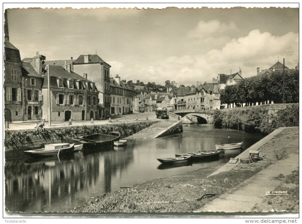 CPSM 29  QUIMPERLE  LE QUAI BRIZEUX ET LE QUAI SURCOUF    Grand Format 15 X 10,5 Cm - Quimperlé