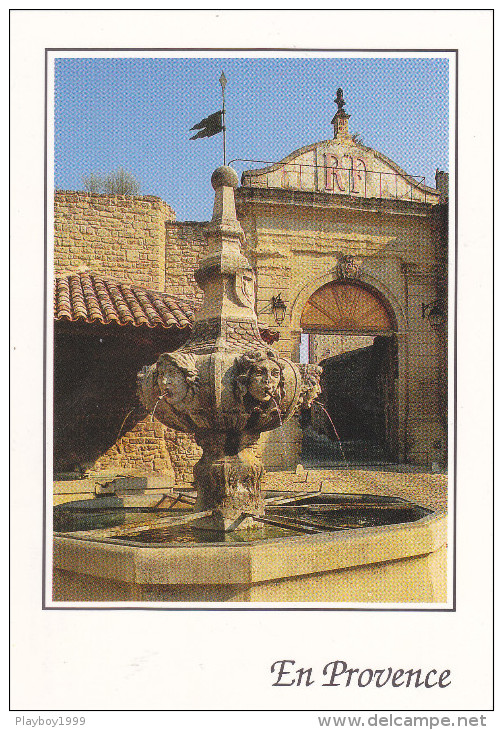 Provence - Vieille Fontaine à Mascarons Et Ancienne Porte Dans Les Remparts à Malemort-du-Comtat -cpm-écrite - - Provence-Alpes-Côte D'Azur
