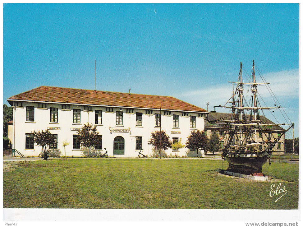 HOURTIN (33-Gironde), Caserne, Centre De Formation Maritime, Pavillon De Commandement Et La Corvette, Bateau, Ed. Elcé - Other & Unclassified