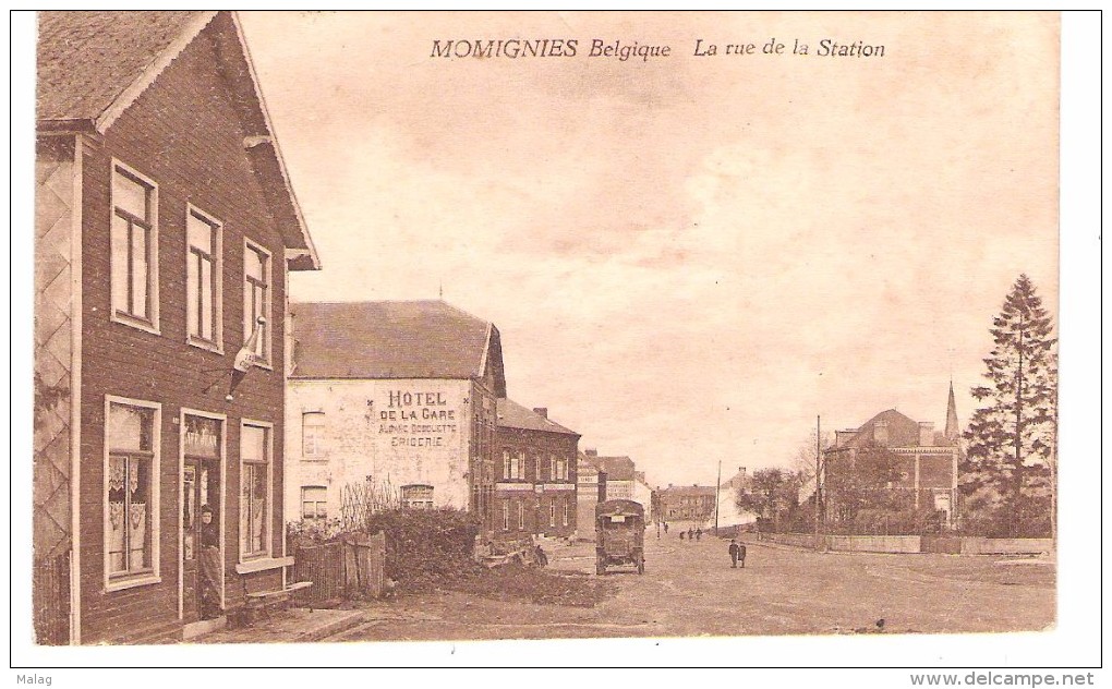 Momignies  La  Rue De La Station - Momignies