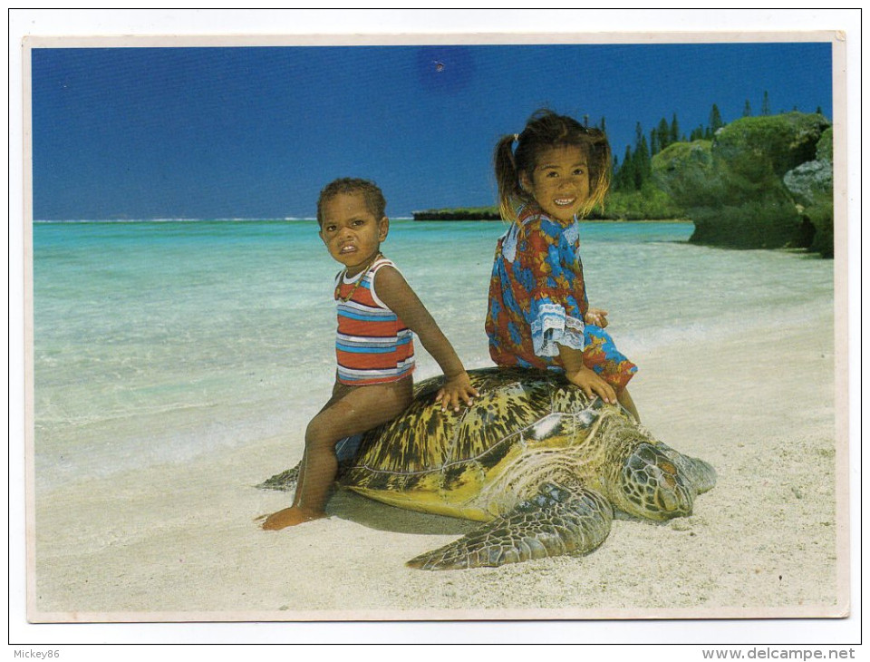 Nouvelle-Calédonie--Gîte Manamaky , Iles Des Pins, Deux Enfants Assis Sur Tortue ,cpm  éd Solaris - Nouvelle-Calédonie