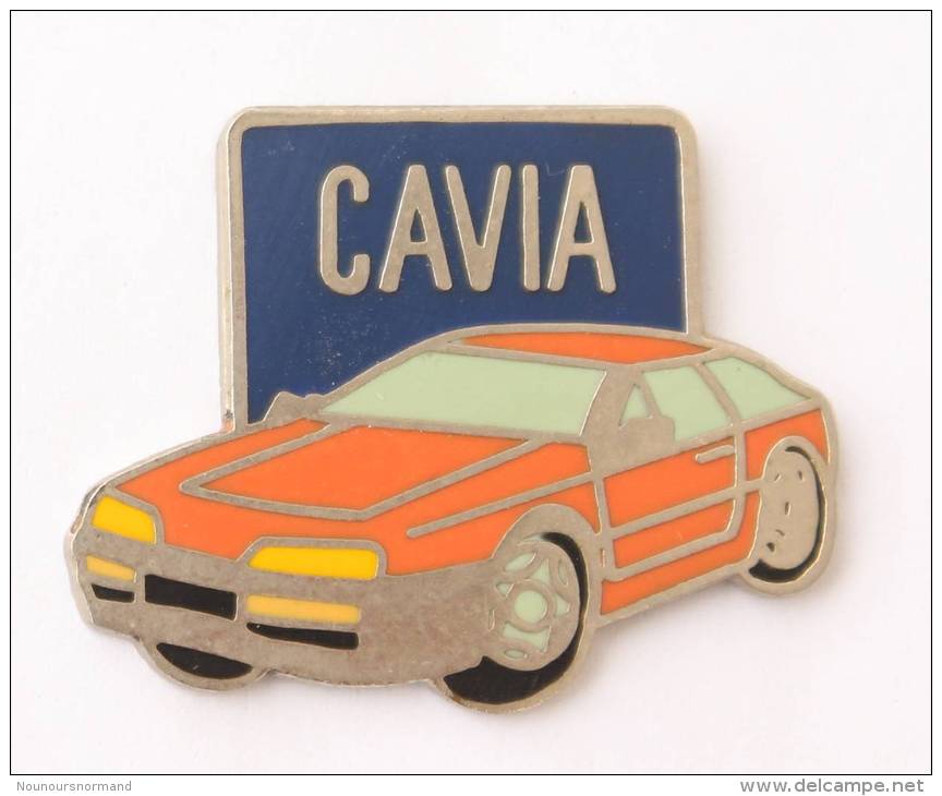 Pin's  CAVIA - Voiture Berline Rouge  - E082 - Volkswagen