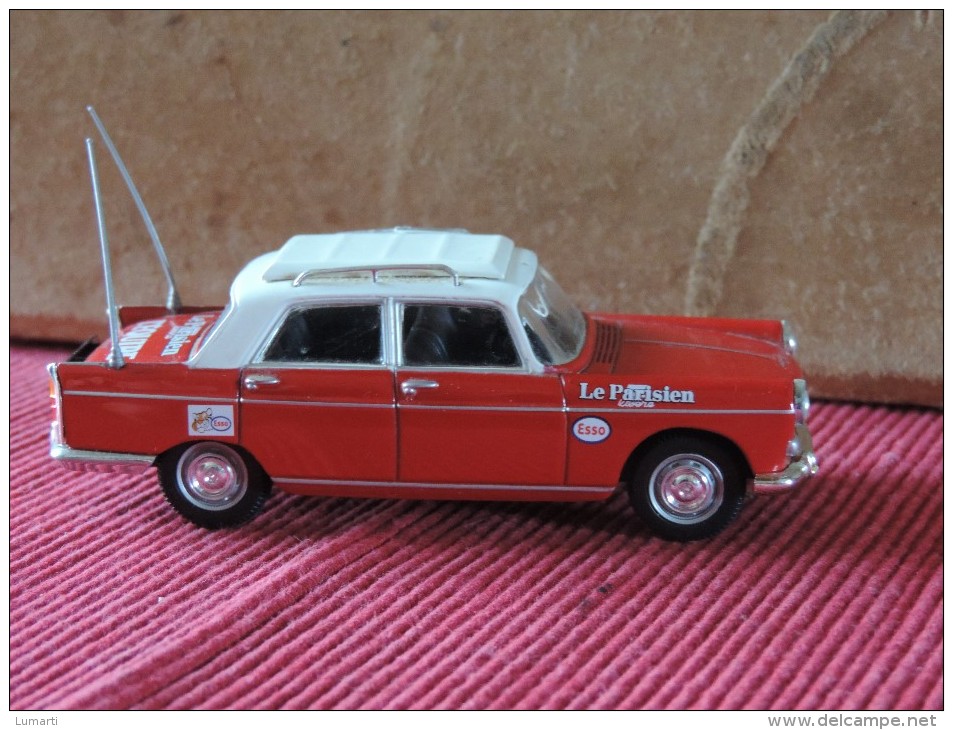 Peugeot 404   - Norev 1/43 -  Le Parisien  L´Equipe - Norev